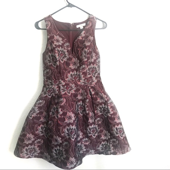 Dresses & Skirts - Francesca’s Maroon Dress Size M